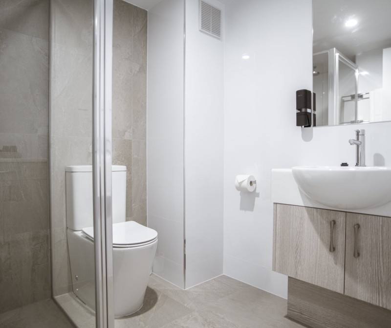 The Esperance Accommodation Deluxe King Ground 15 Bathroom 2000px