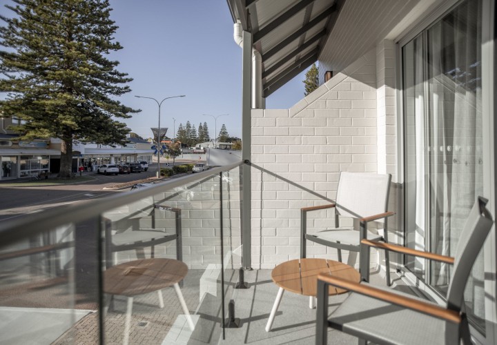 The Esperance Accommodation Deluxe King Upstairs Balcony 2000px