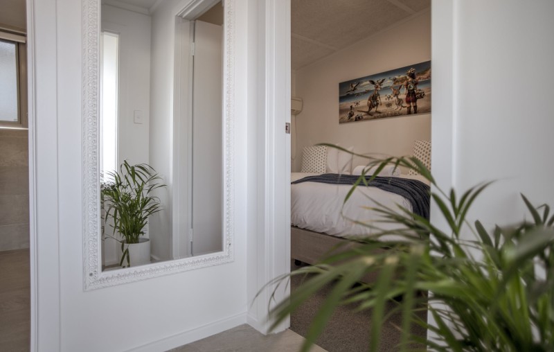 The Esperance Accommodation Deluxe Twin Hallway 2000px