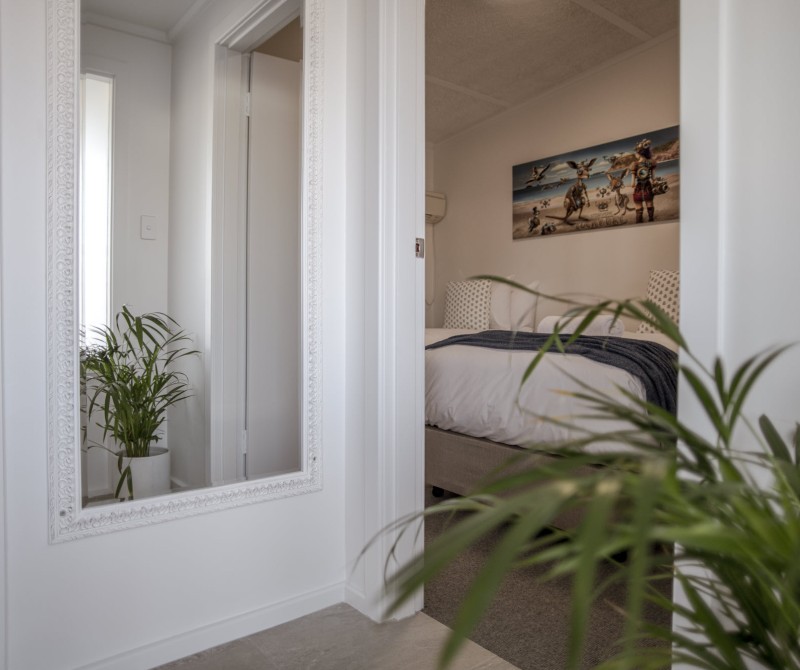 The Esperance Accommodation Deluxe Twin Hallway 2000px
