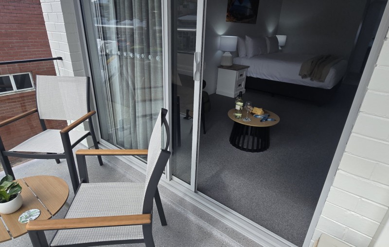 The Esperance Accommodation Executive King Room Balcony 2000px