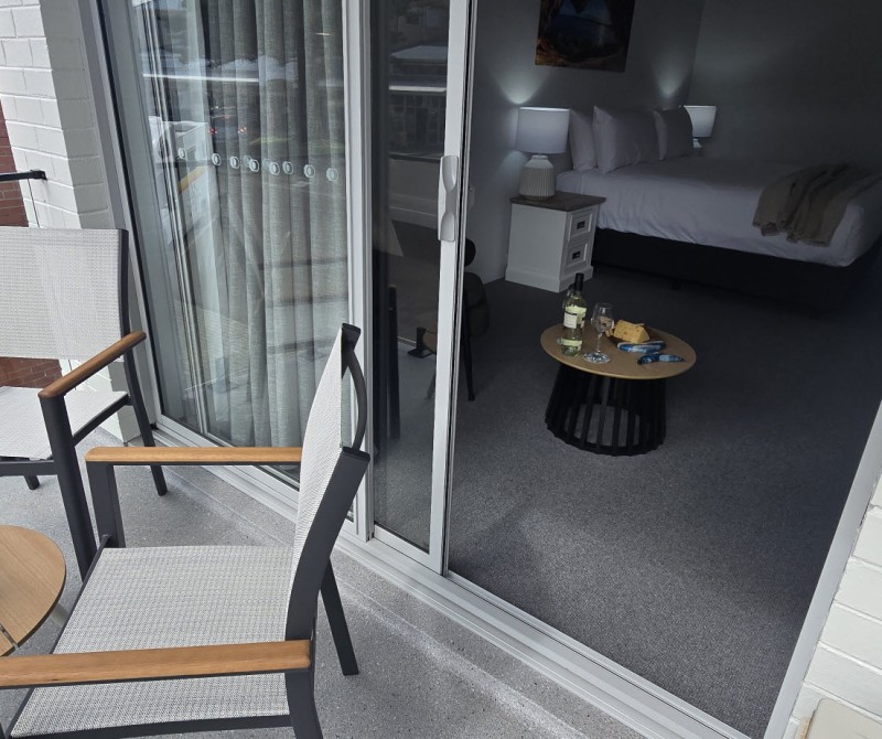 The Esperance Accommodation Executive King Room Balcony 2000px