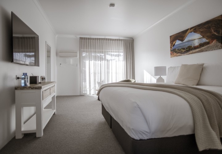 The Esperance Accommodation Executive King Room Main 2000px