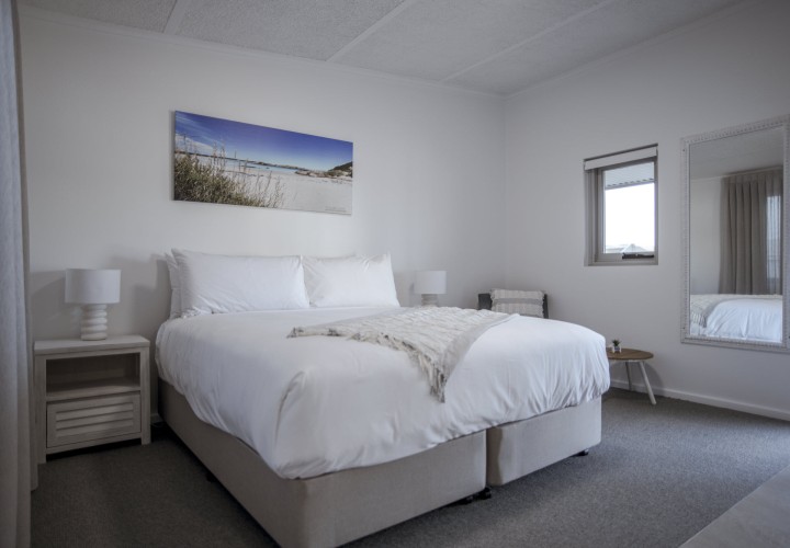 The Esperance Accommodation Standard King Bed 2000px