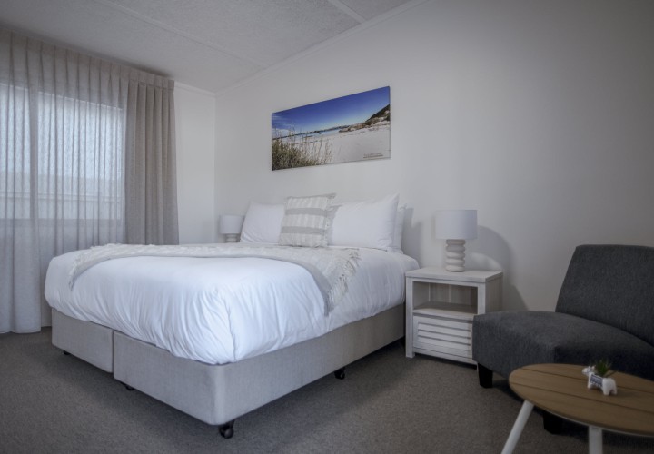 The Esperance Accommodation Standard King Bedroom 2000px
