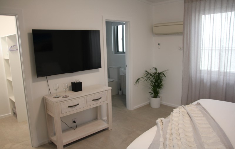 The Esperance Accommodation Standard King Television 2000px