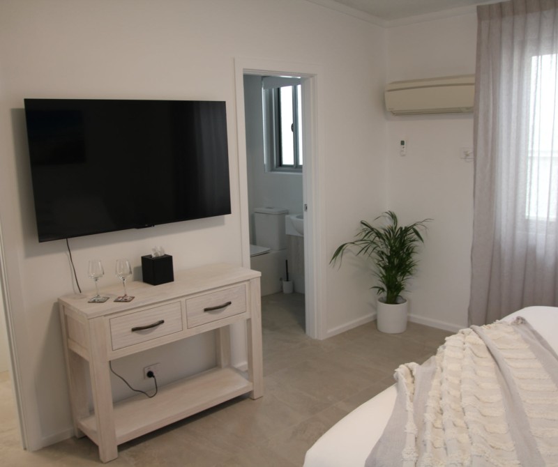 The Esperance Accommodation Standard King Television 2000px