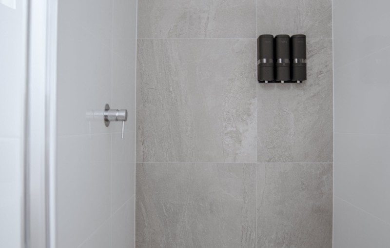 The Esperance Accommodation Standard Queen Downstairs Bathroom 2000px